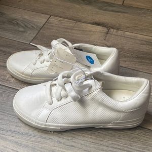 A NEW DAY WOMEN'S WHITE TENNIS SIZE 7